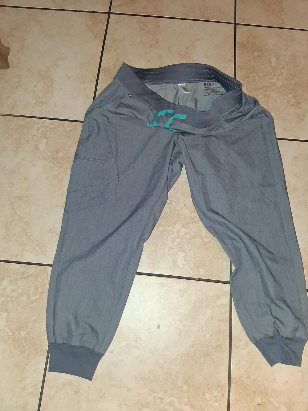 FIGS Men’s Gray Jogger Pants